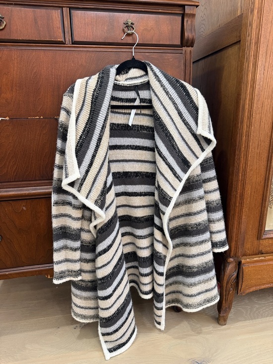 Cardigan - Picture 1 of 2